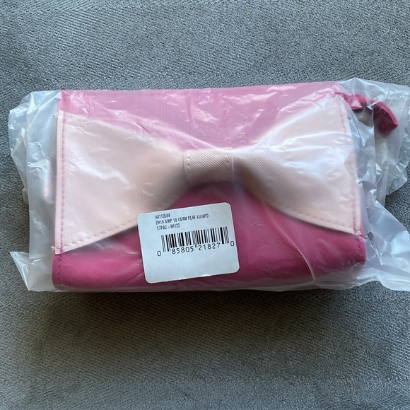 Elizabeth Arden New Cosmetic Bag - Picture 12 of 14